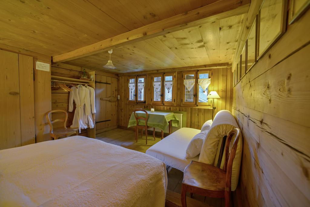 B&B Chalet La Croisee Vers L'Eglise Rom bilde